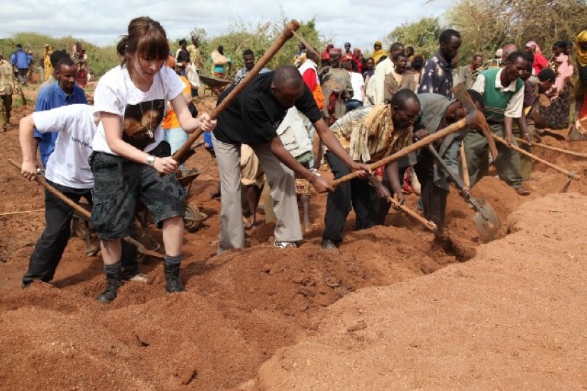 蕭亞軒隨宣明會訪肯尼亞 獲生命最美好禮物