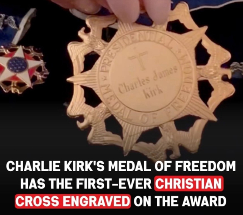 特朗普追授查理·柯克帶十字架的「總統自由勛章」