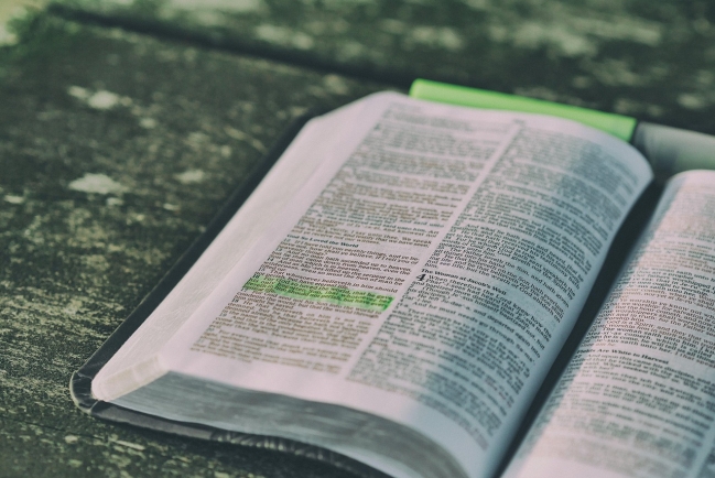 調查顯示：美信徒在性與婚姻議題上對聖經權威信心減弱