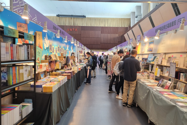 基督教書展實況 展出「立體封面」、「全球最薄紙」特色聖經