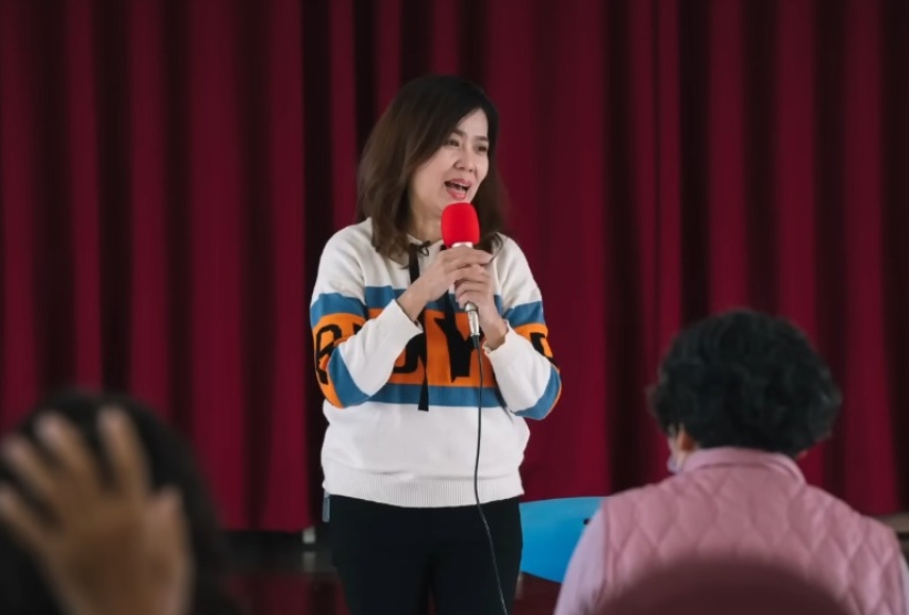 坎坷童年黑道追债 谢咏琳走出忧郁照亮长者囚友　　