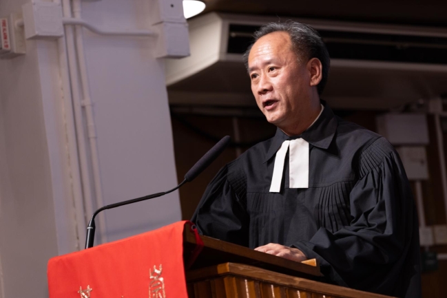 崇基神學院神學日：梁金華牧師分享「不違天召，相隨到底」 