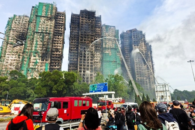 宏福苑火災累計156死 教會持續禱告紀念 各方行動支援