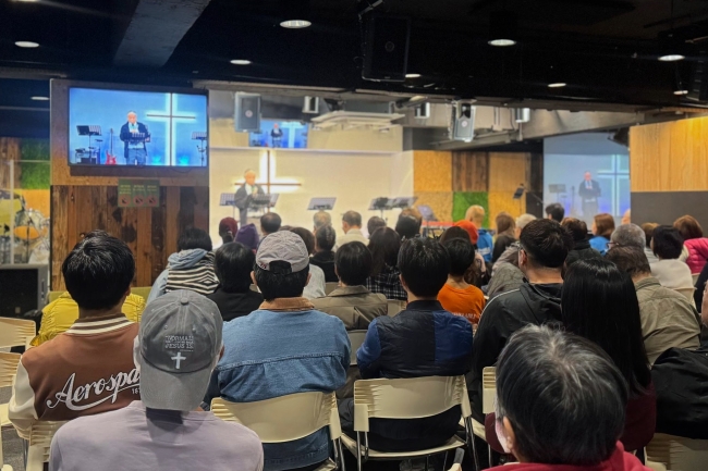 港台牧者為宏福苑祈禱 何志滌牧師提心靈重建「五重奏」