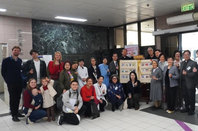 「全心傳意」進駐伊利沙伯醫院 基督徒藝術家藉聖言咭傳遞祝福