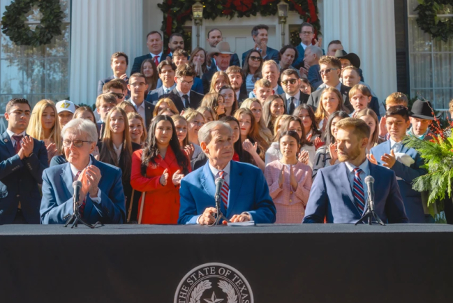 德州逾500所高中成立「美國學會」　州長稱延續查理·柯克創立運動