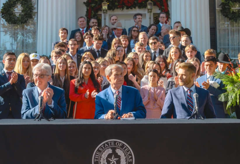 德州逾500所高中成立「美国学会」　州长称延续查理·柯克创立运动