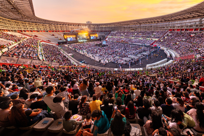 九千人決志靈魂大豐收！葛福臨秘魯佈道大會九萬人參加