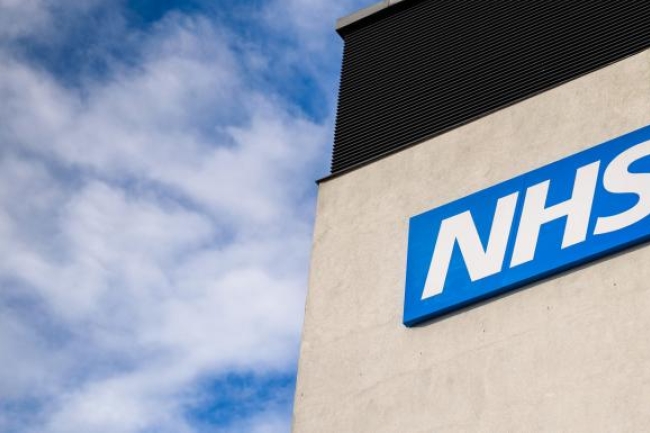 質疑科學依據 英格蘭NHS暫停青少年跨性別荷爾蒙