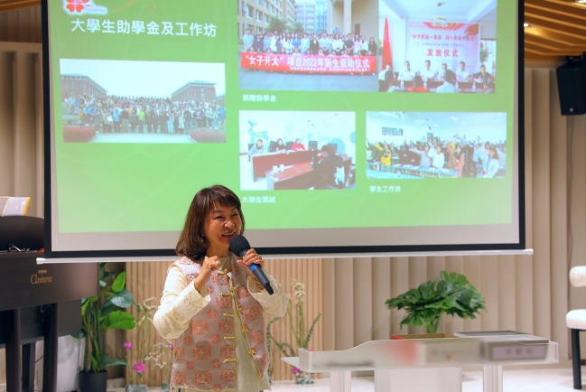 半杯濃茶悟真理 蔣麗萍「愛基金」愛心燃點中港兩地