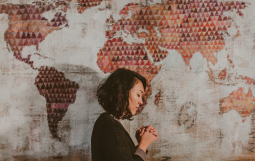 宣教路上的「巾幗身影」