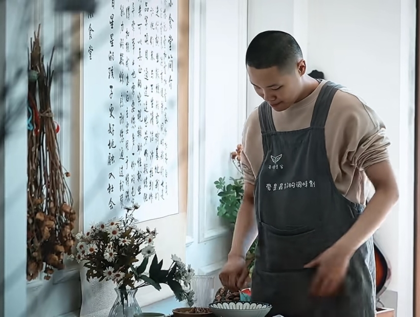 逐步走向社會性自立的自閉症人士正在工作