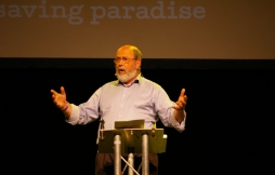 英國新約學者賴特（N.T. Wright）於公開活動中發表演說