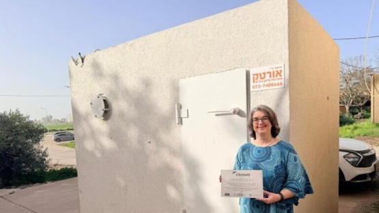 妮可·約德視察ICEJ捐贈的防空洞