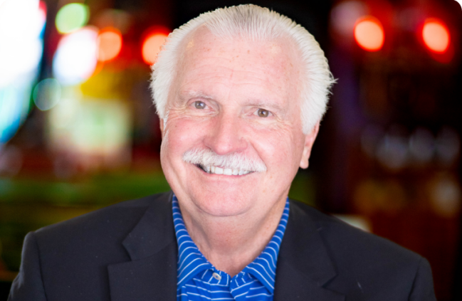 别只禁止滑手机！彭兰德博士提醒父母关注青少年网络风险