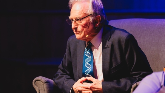 英國演化生物學家暨無神論學者理查・道金斯（Richard Dawkins）