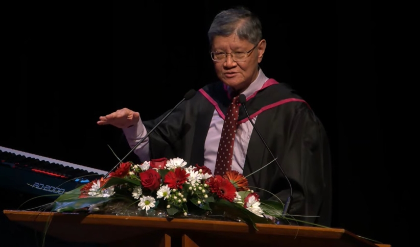 杜榮華長老於歐華神學院畢業典禮勉勵畢業生忠心事奉
