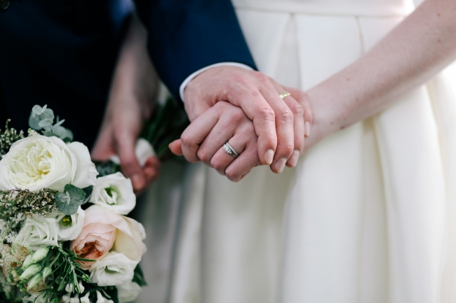 英國十四年追踪研究:婚內懷孕夫婦分手機率比同居伴侶低五成
