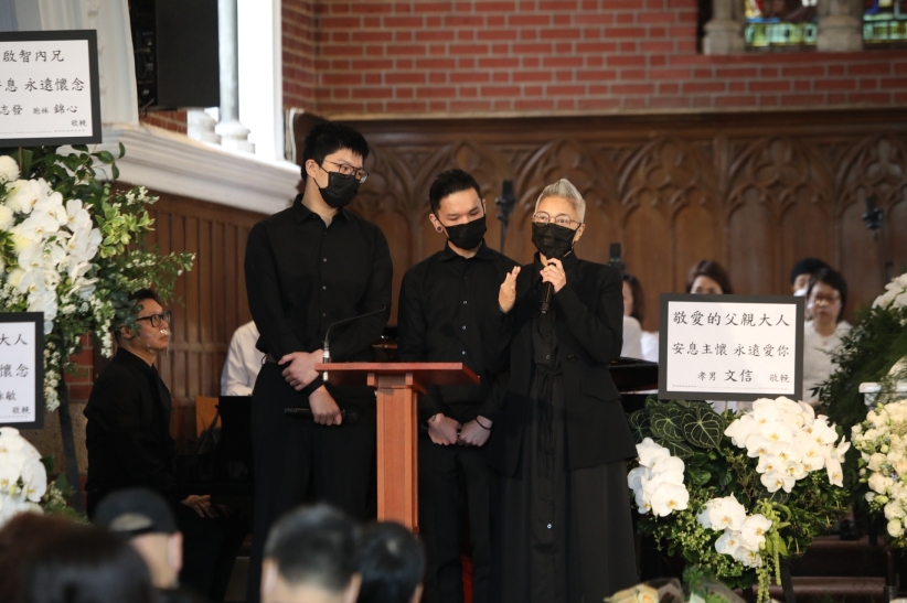 陳敏兒在丈夫啟智的追思禮拜上。
