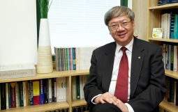 李思敬牧師一生致力於舊約聖經研究、牧會及神學教育,曾於香港及加拿大多地服侍,並長期任教於中國神學研究院(中神)。