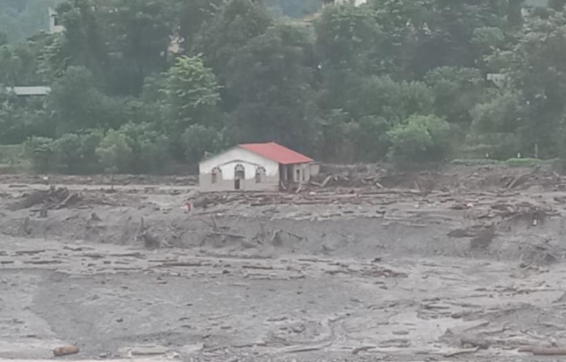 毀滅性暴雨洪災過後,尼泊爾一座教會泡在水中