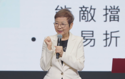 羅乃萱師母