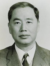 謝緯牧師同時也是一位醫師