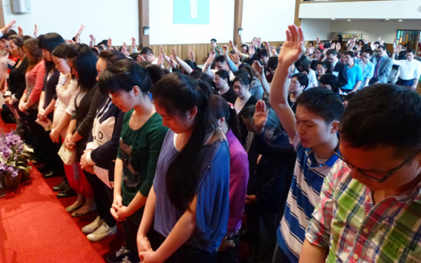 張伯笠牧師紐約佈道 逾百名信徒獻身