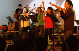 「燃獻生命祭」音樂敬拜晚會點燃青年向神的心