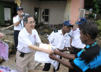 「災民現在最需要的是……」