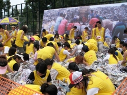 2,000營友參與「饑饉三十」 挨餓赤腳齊「用愛給孩子希望」