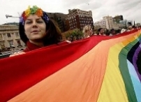 加拿大通過全國同性婚姻法•保守派及宗教團體反對無效