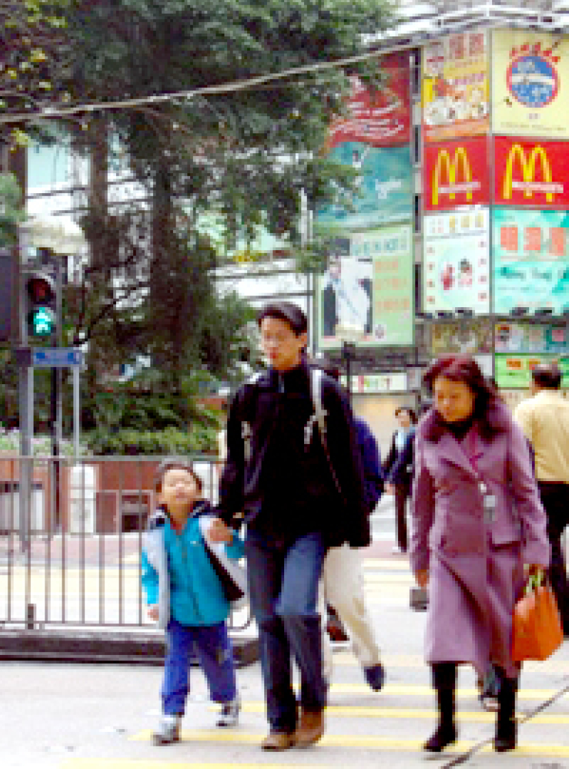 氣溫明顯轉冷 巿民厚衣迎冬日