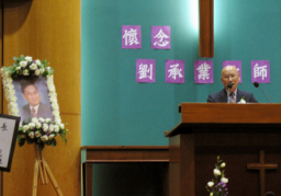 數十年與學生關係不斷 為愛弟兄苦頭吃盡