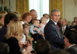 布殊動用總統否決權推翻胚胎幹細胞法案