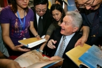 包樂與趙啟正對新書各抱不同盼望