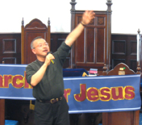 陳恩明牧師澳洲主領青年佈道會勇敢談「性」