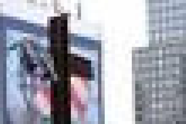 芝加哥市中心立起19尺高十字架