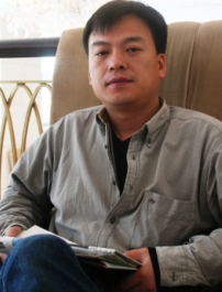 《舉自塵土》國內有神論導演甘小二訪問