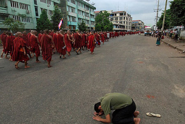 英、美呼籲緬甸停止暴力