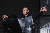 牧師執事「遠視」「短視」步伐不同 如何前進？