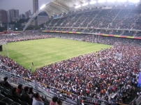 12萬人同聽福音信息 決志者海湧球場