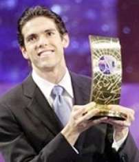 卡卡「世界足球先生」獎盃巴西教堂展出