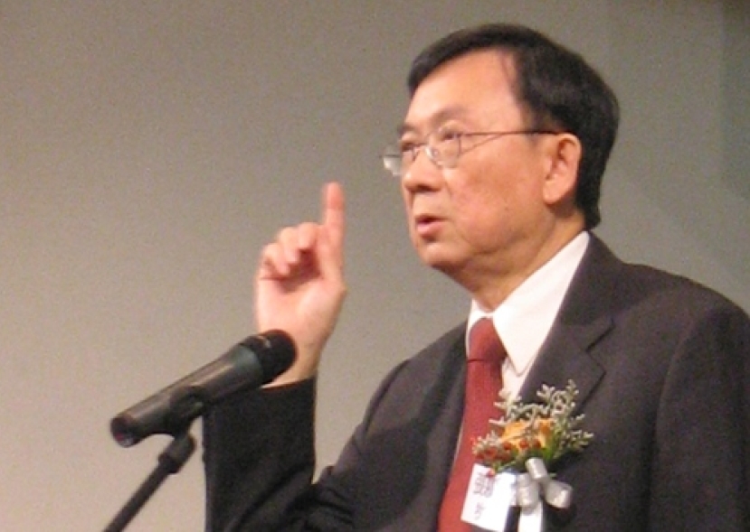 張慕皚牧師勉勵福音機構：根基在神 向標竿直跑