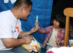 港人慷慨解囊 宣明會籌得5500萬賑四川災民