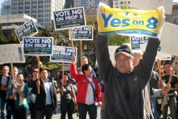 同性戀者不服八號提案向最高法院興訟