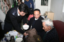 救世軍呼籲冬日為長者及四川災民送寒衣