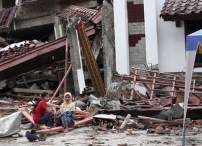 印尼蘇門答臘島7.6級地震 數以千人仍待救