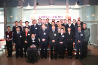 回收10萬公斤衣物 救世軍表揚警隊捐衣助人