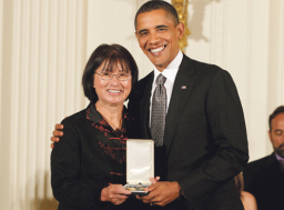 華裔基督徒關惠群獲2010年美國總統公民獎章